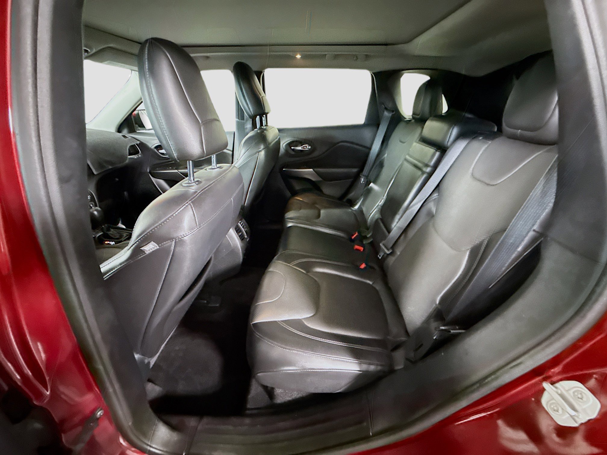 Used 2019 Jeep Cherokee Overland w/ Technology Group image 25