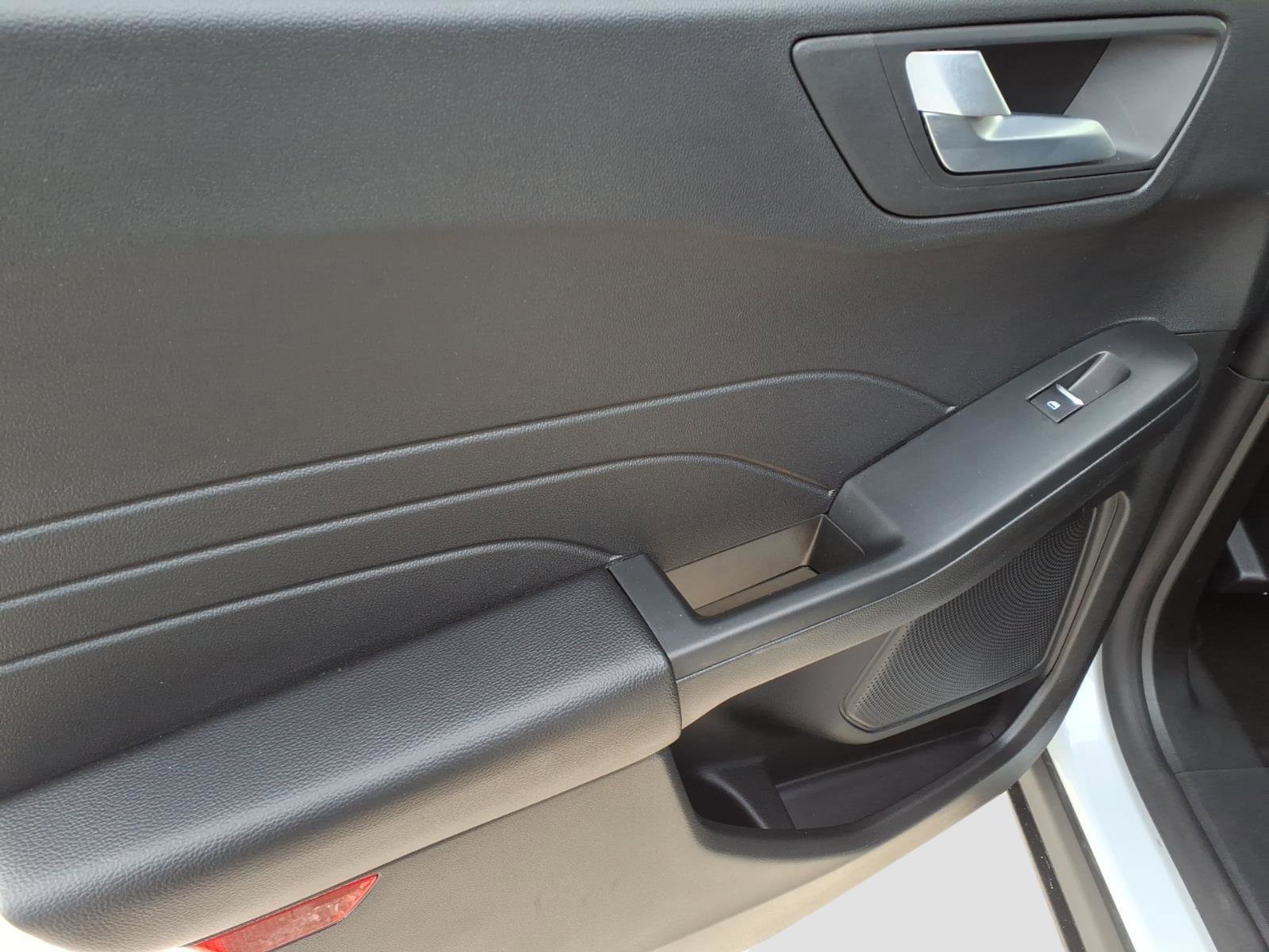 Used 2025 Ford Escape ST-Line image 15