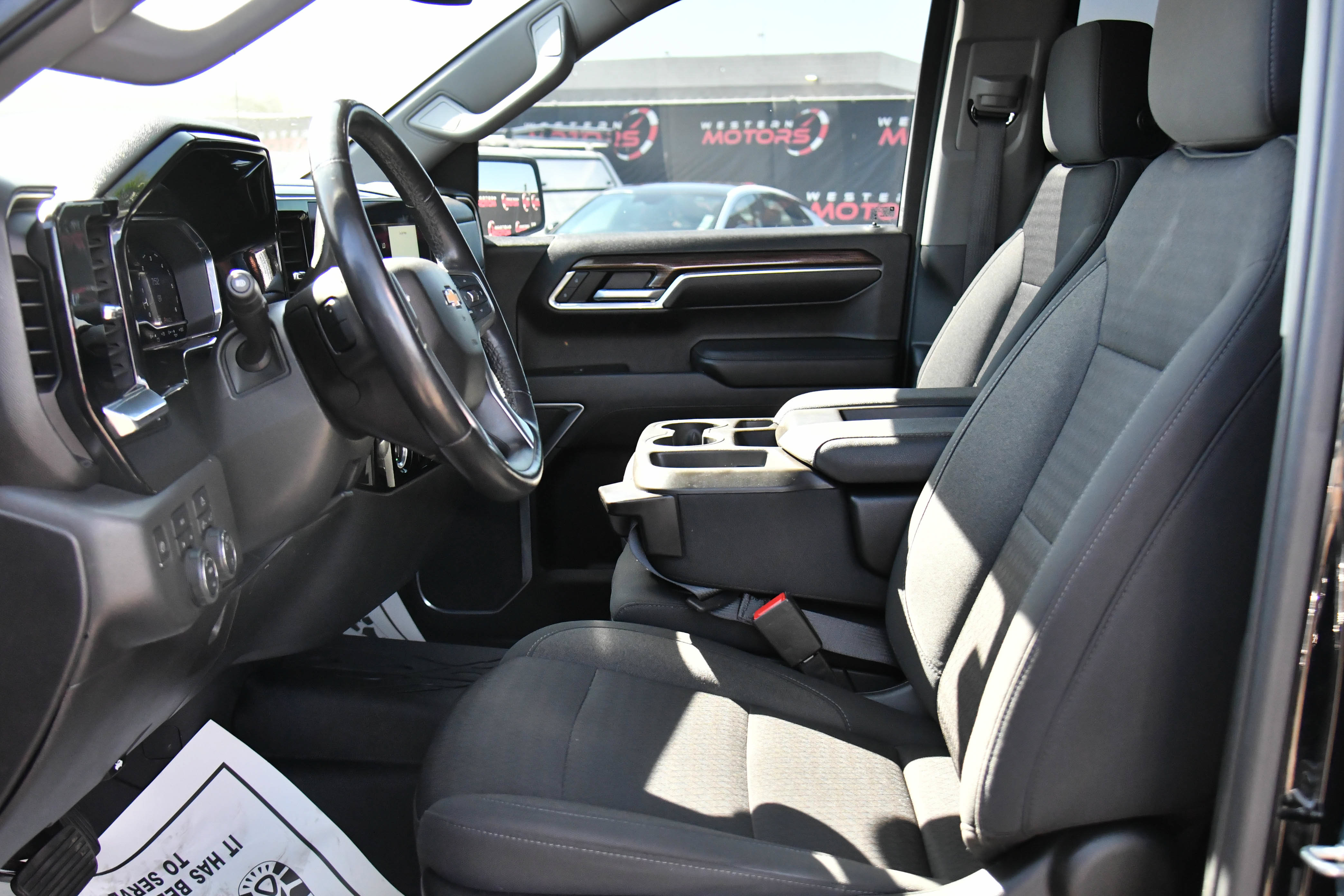 Used 2022 Chevrolet Silverado 1500 LT AWD/4WD image 17