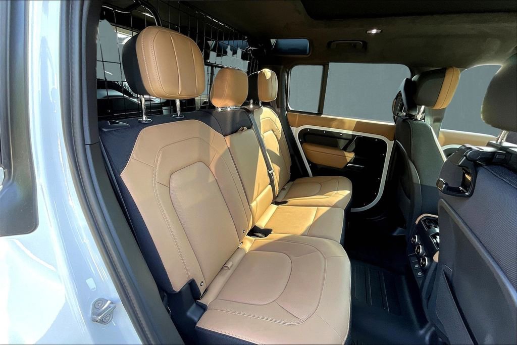 Used 2025 Land Rover Defender 110 V8 image 23