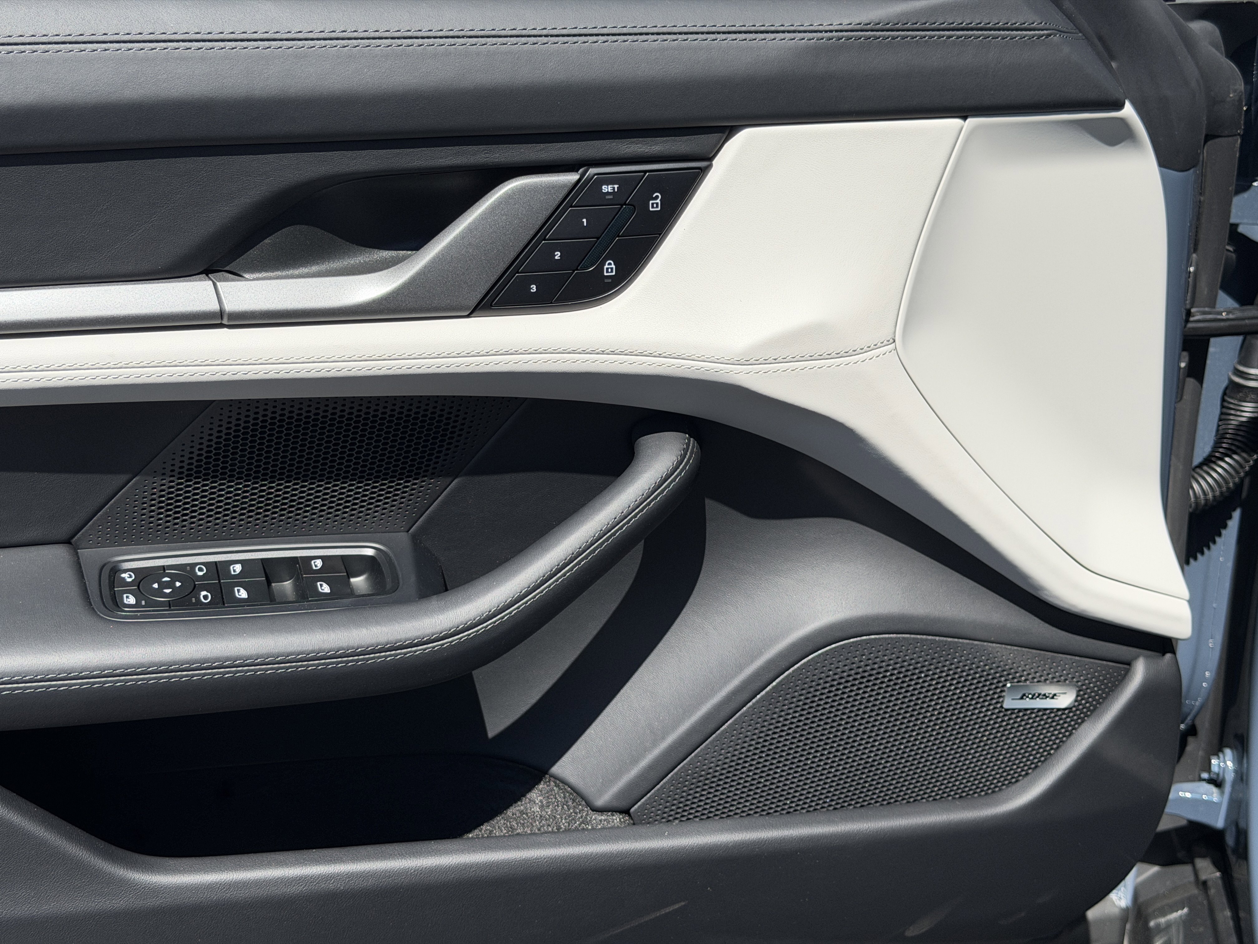 New 2026 Porsche Taycan 4S AWD/4WD image 19