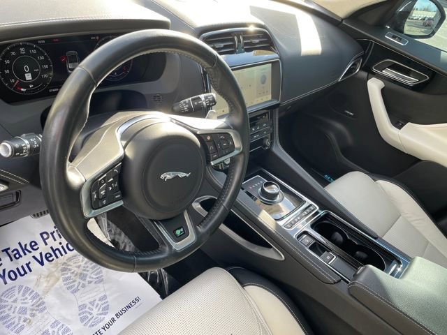 Used 2019 Jaguar F-PACE R-Sport image 18