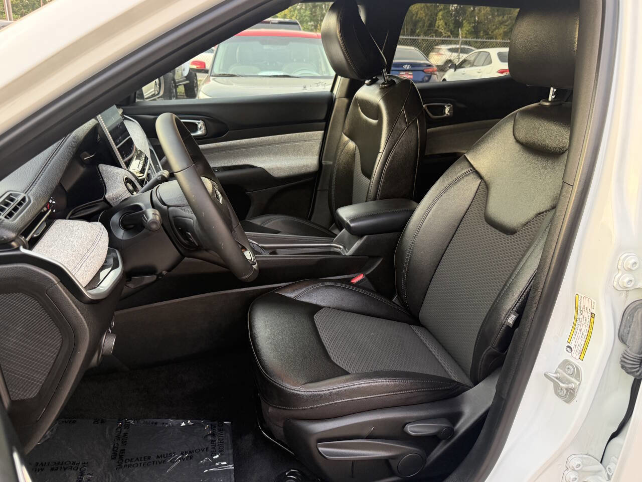 Used 2024 Jeep Compass Latitude image 9