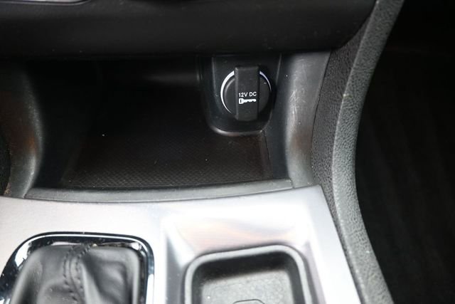 Used 2022 Dodge Charger SXT w/ Blacktop Package RWD image 9
