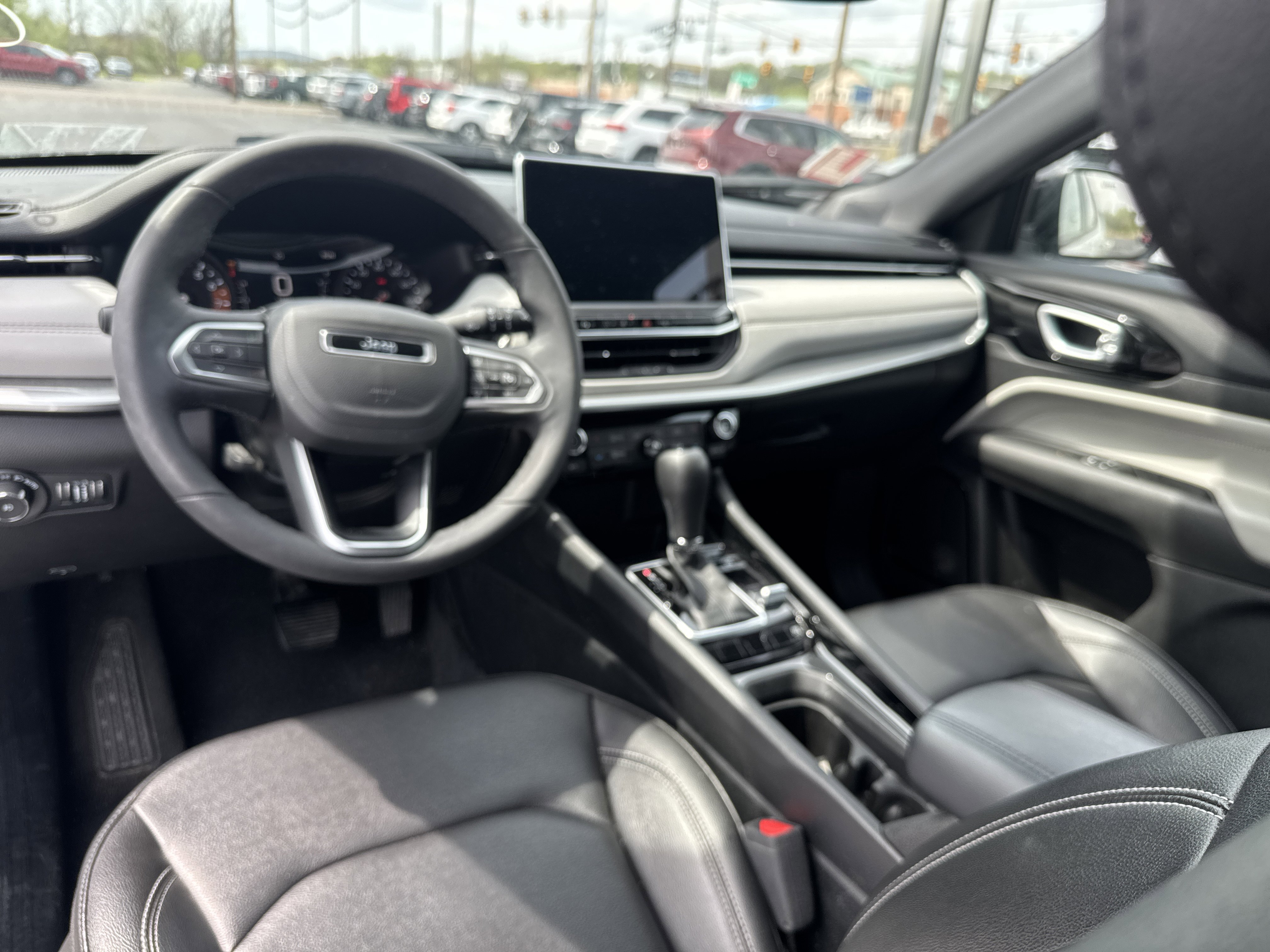 Used 2025 Jeep Compass Limited image 14