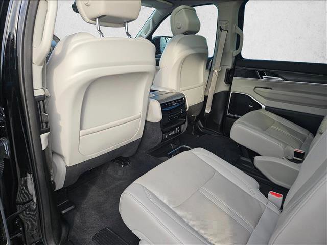 Used 2023 Jeep Wagoneer L Series III w/ Premium Group I image 11