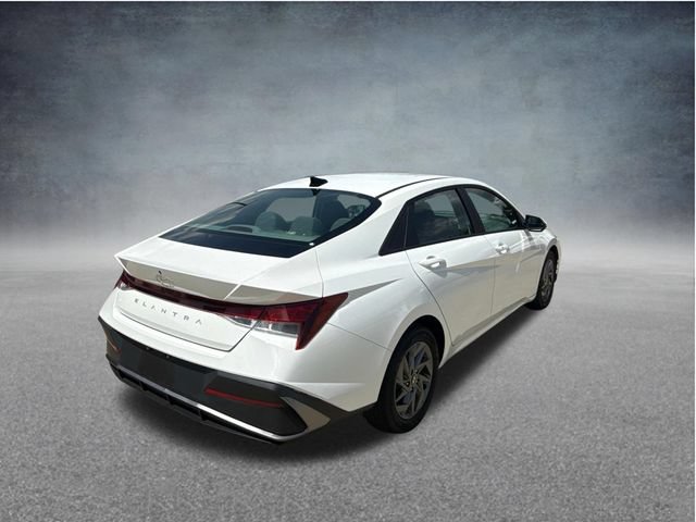 Used 2024 Hyundai Elantra SEL FWD image 9