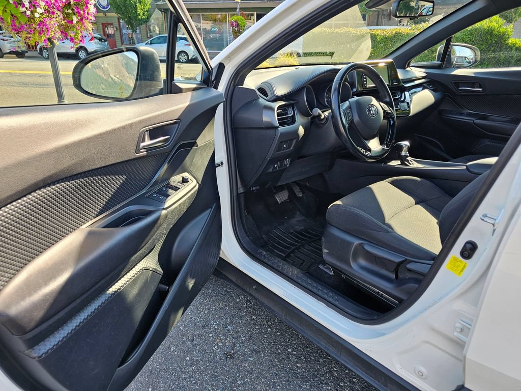 Used 2018 Toyota C-HR XLE FWD image 22