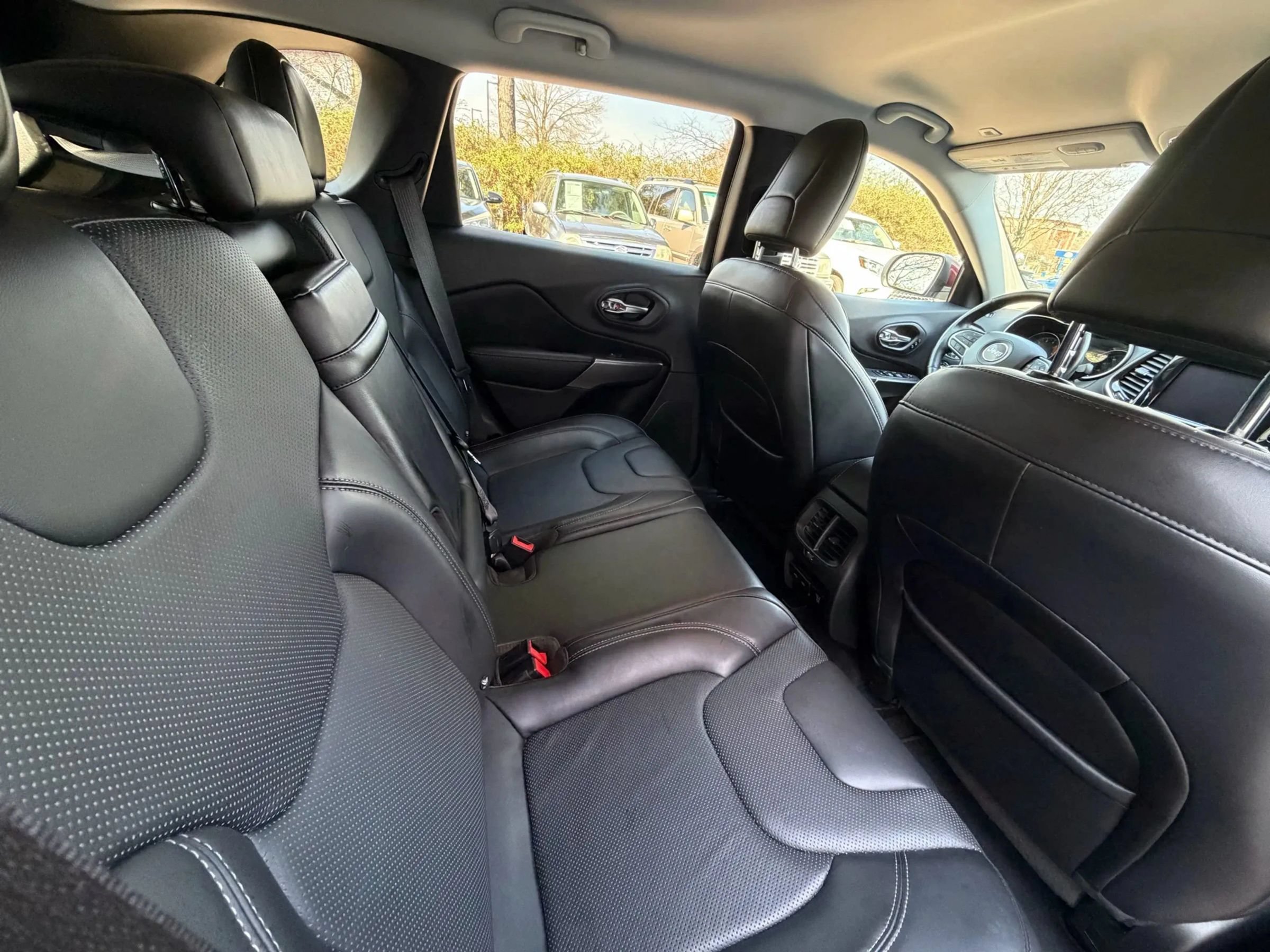 Used 2019 Jeep Cherokee Limited AWD/4WD image 14