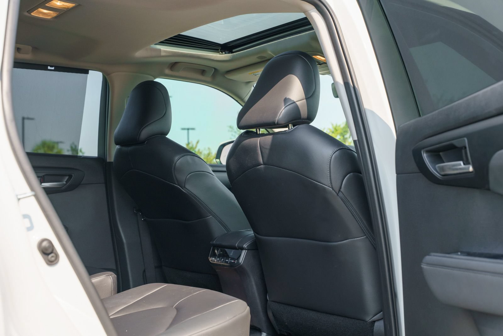 Used 2023 Toyota Highlander XLE FWD image 16