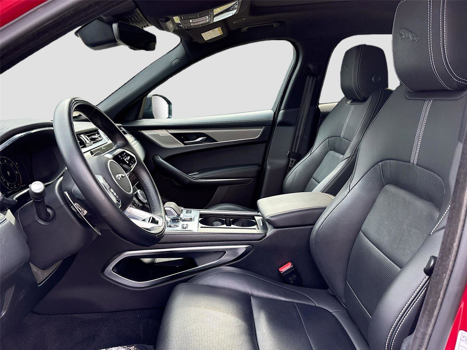 Used 2024 Jaguar F-PACE R-Dynamic S image 19