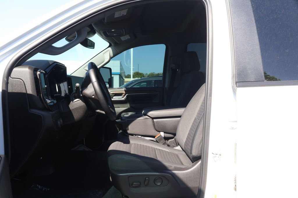 Used 2024 Chevrolet Silverado 2500 LT AWD/4WD image 12