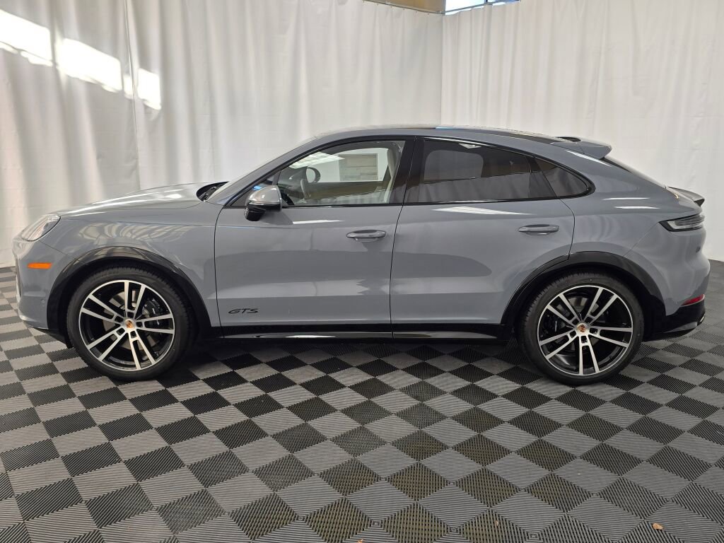 New 2026 Porsche Cayenne GTS image 2