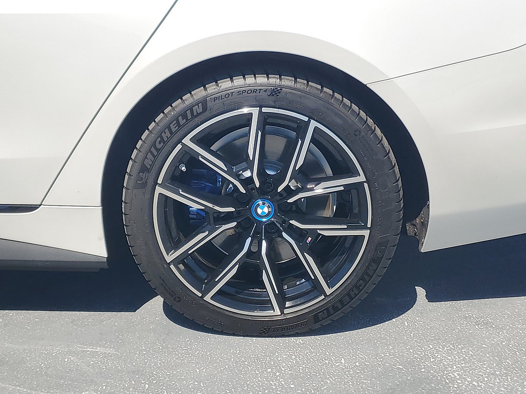 Used 2023 BMW i4 eDrive40 w/ M Sport Package RWD image 5