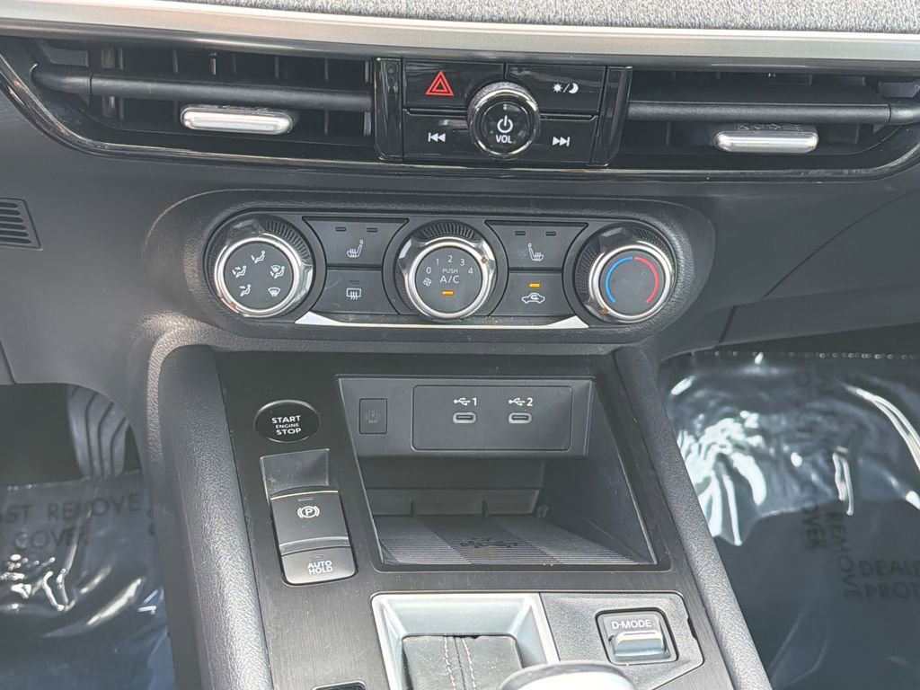Used 2025 Nissan Kicks SV w/ SV Premium Package FWD image 28