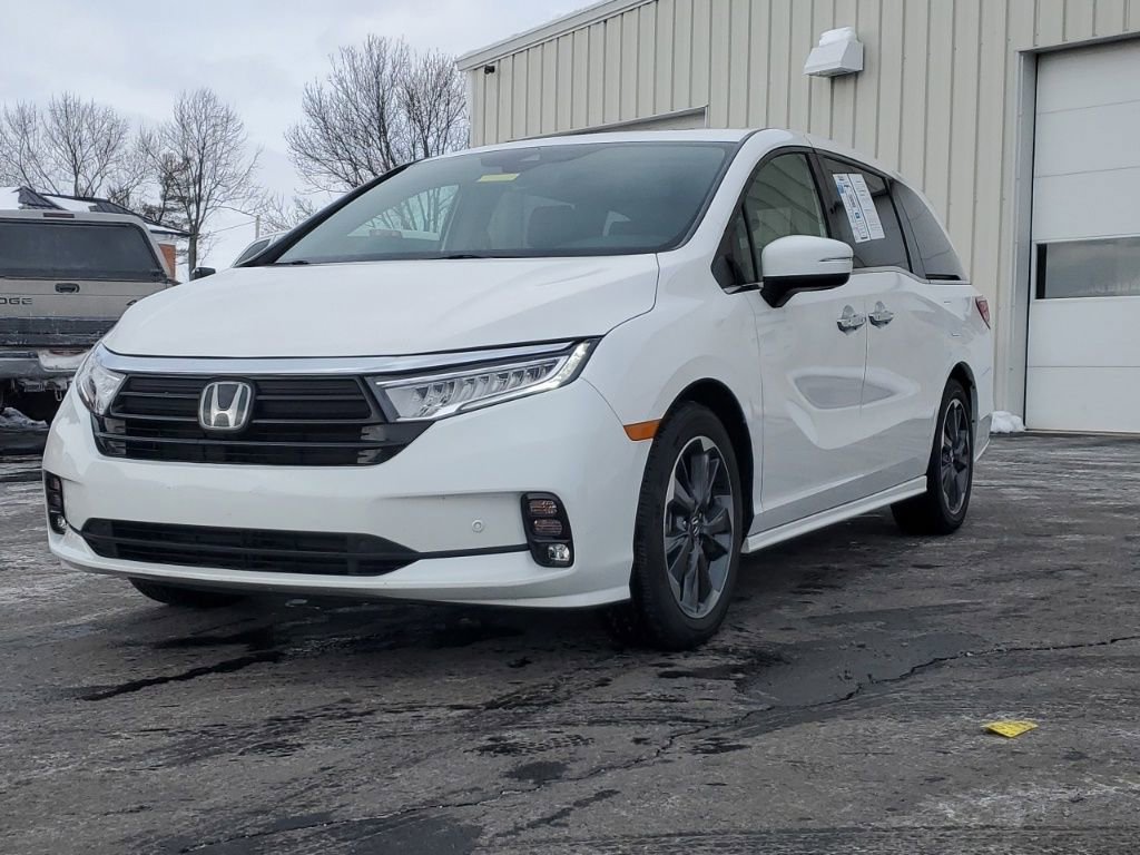 Used 2024 Honda Odyssey Elite image 3