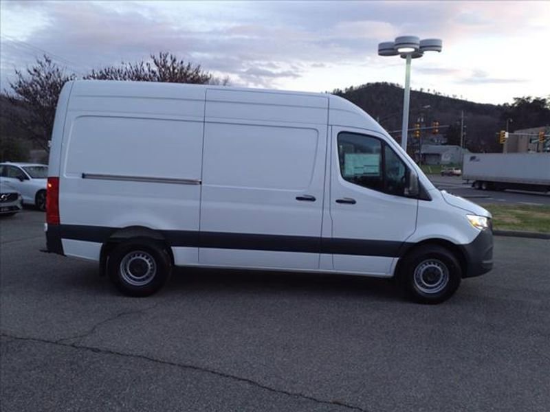 Used 2024 Mercedes-Benz Sprinter 2500 image 3
