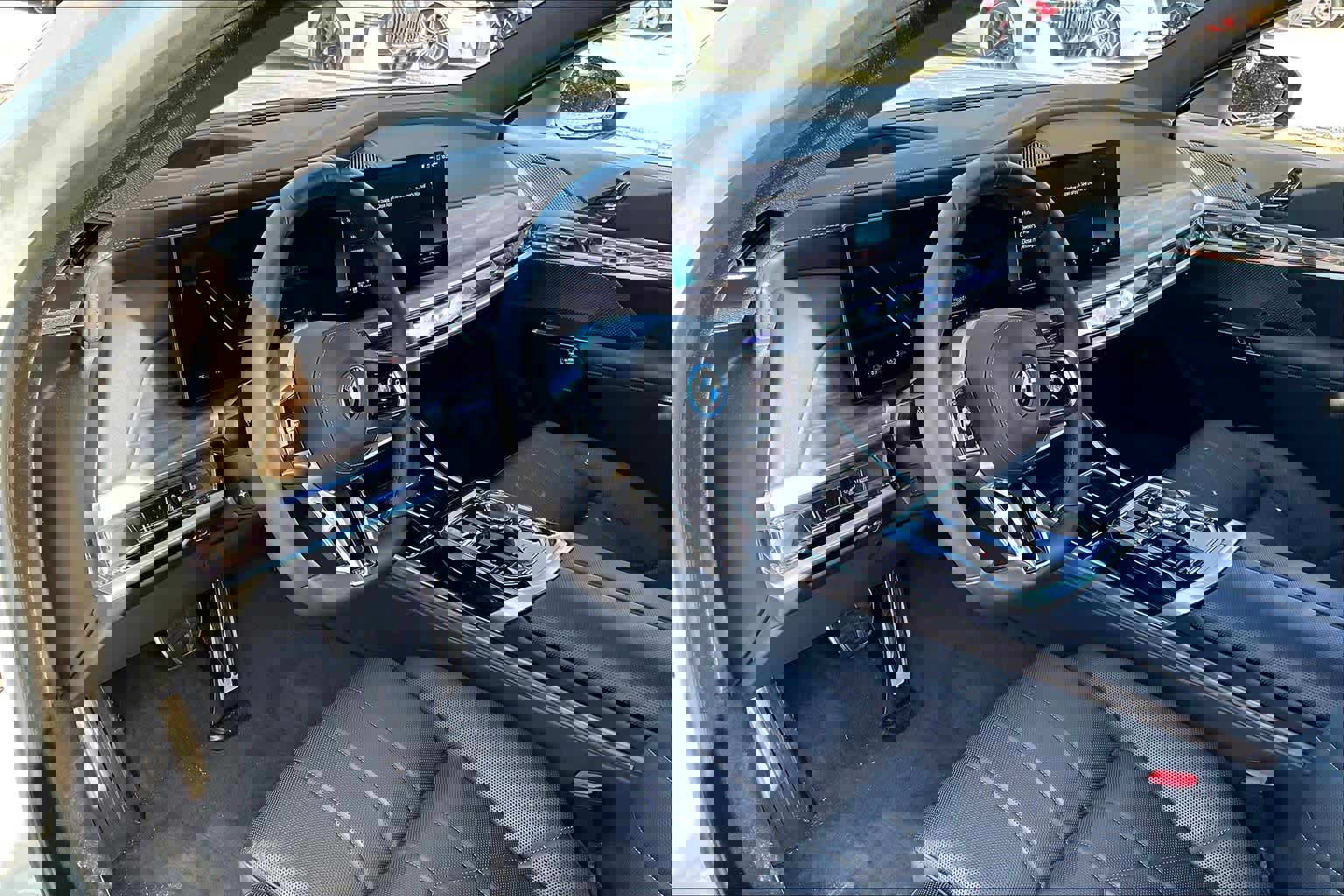 Used 2025 BMW i7 xDrive60 image 16