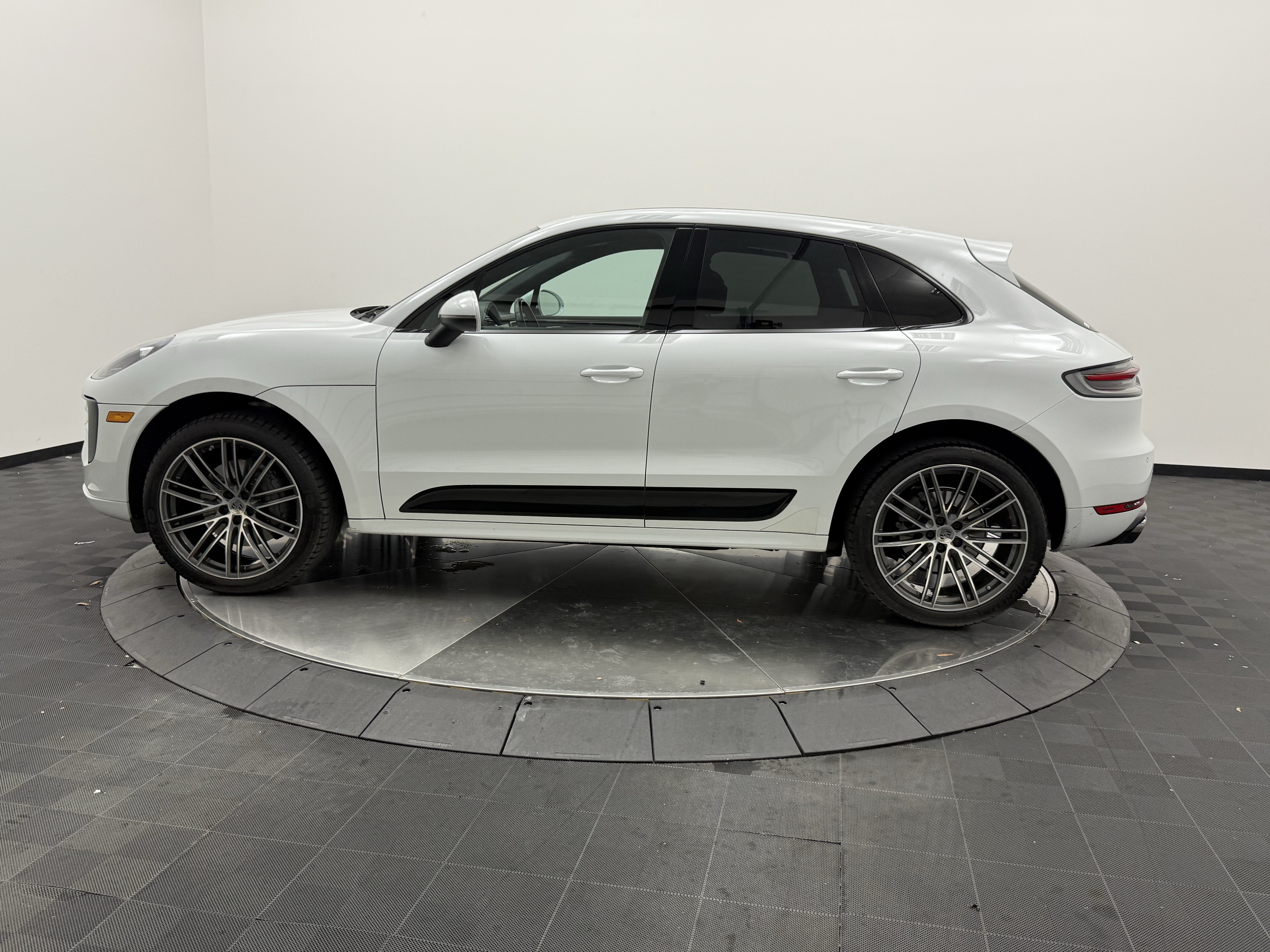 Used 2020 Porsche Macan S AWD/4WD image 4