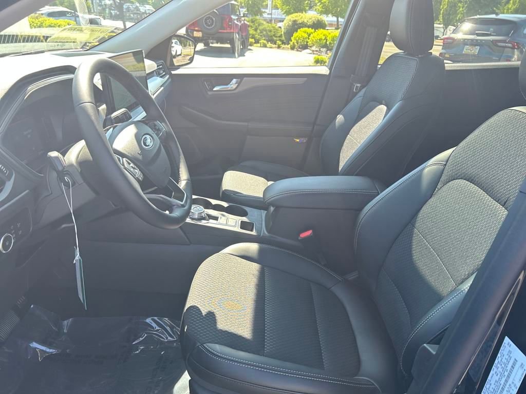 New 2025 Ford Escape SE w/ PHEV Premium Package image 13