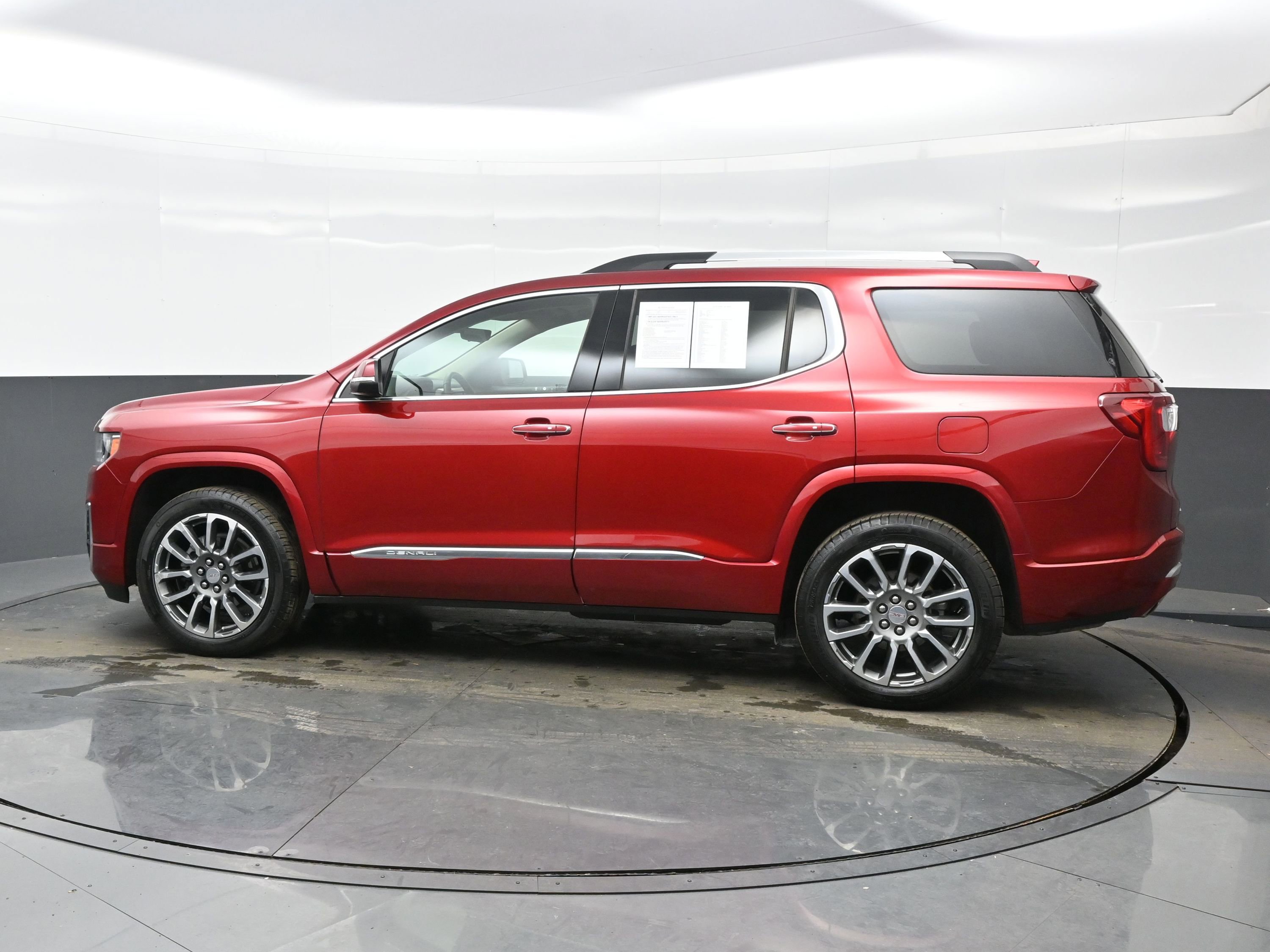 Used 2023 GMC Acadia Denali w/ Denali Ultimate Package image 3