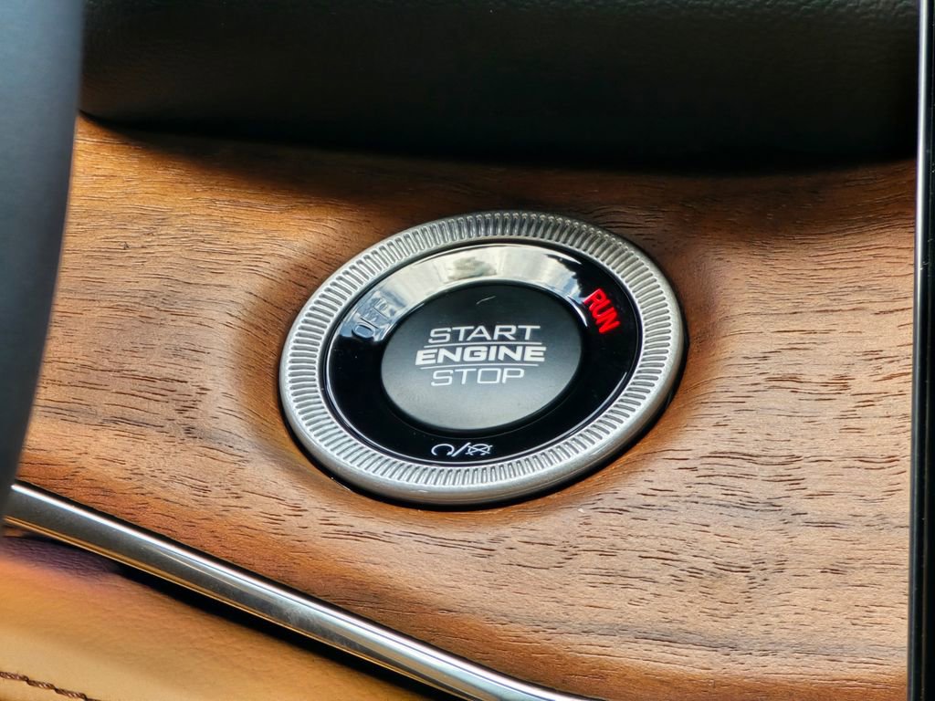 New 2025 Jeep Grand Cherokee Summit image 34