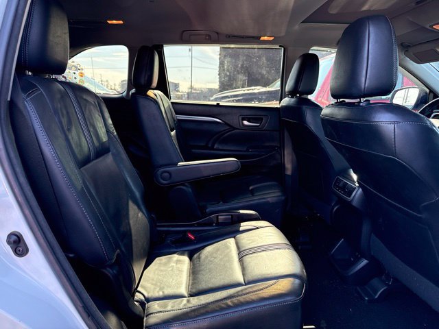 Used 2017 Toyota Highlander SE FWD image 14