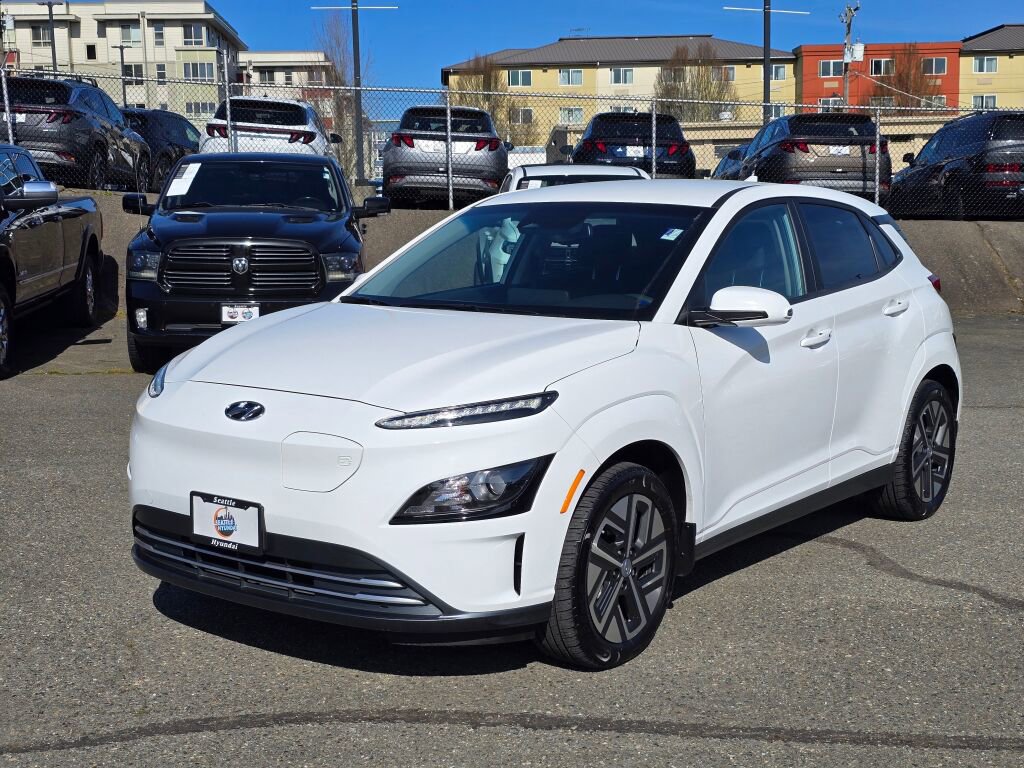 Used 2023 Hyundai Kona SE w/ Cargo Package image 3