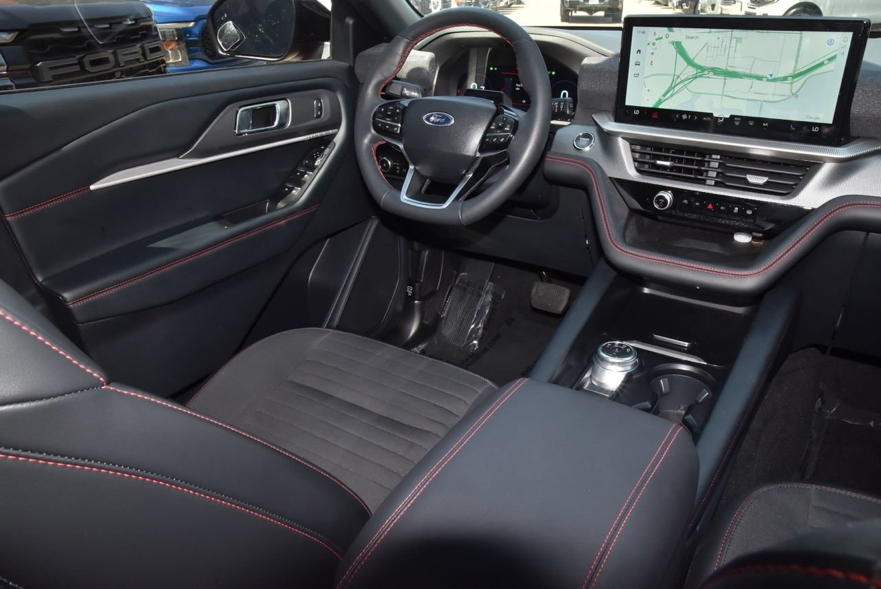 Certified 2025 Ford Explorer ST-Line RWD image 16