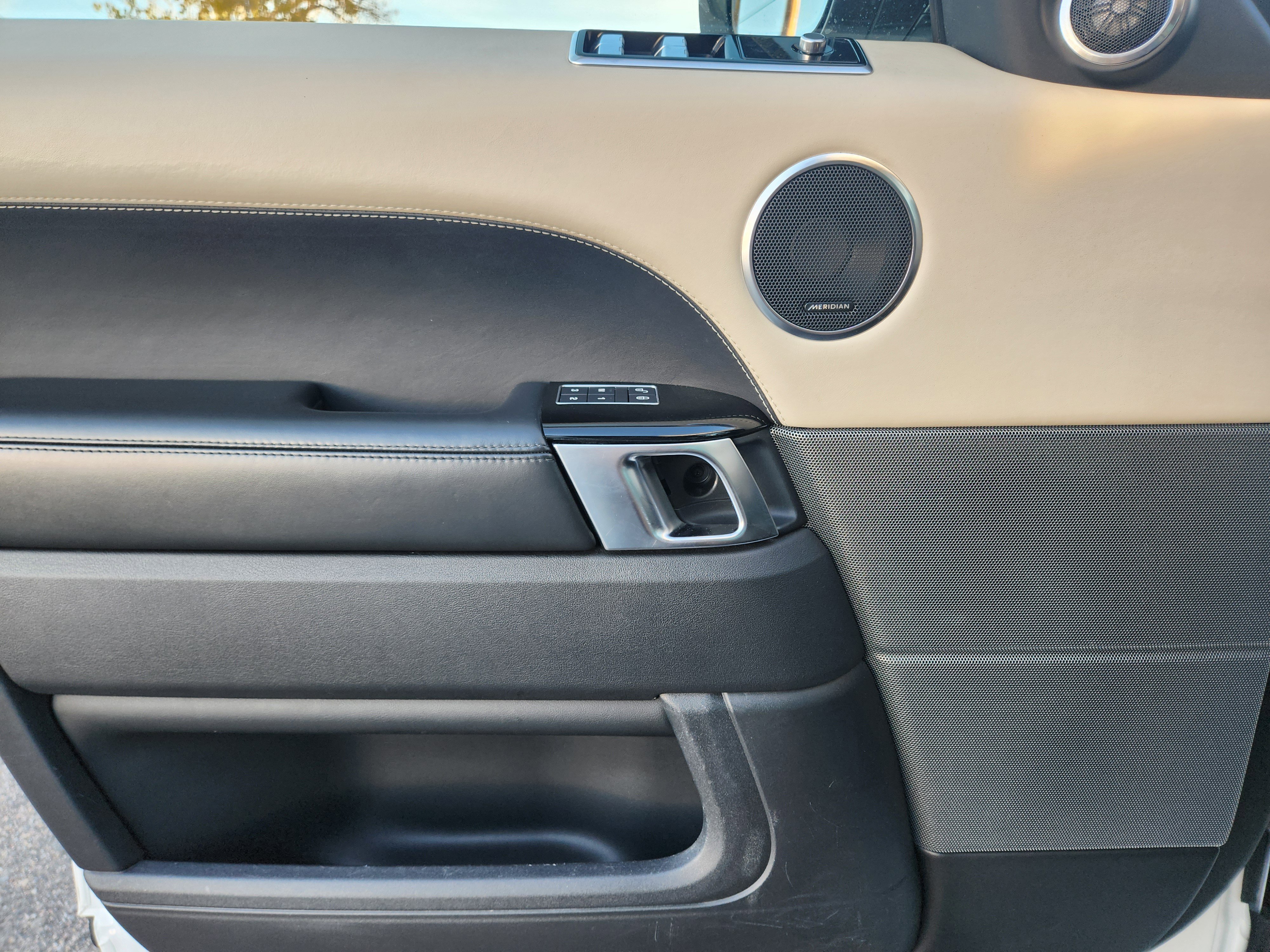 Used 2020 Land Rover Range Rover Sport HST image 11