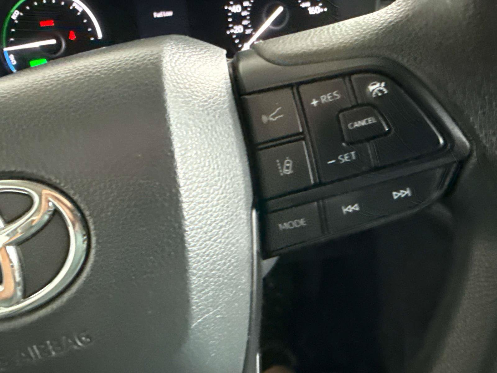 Used 2024 Toyota Sienna LE AWD/4WD image 27