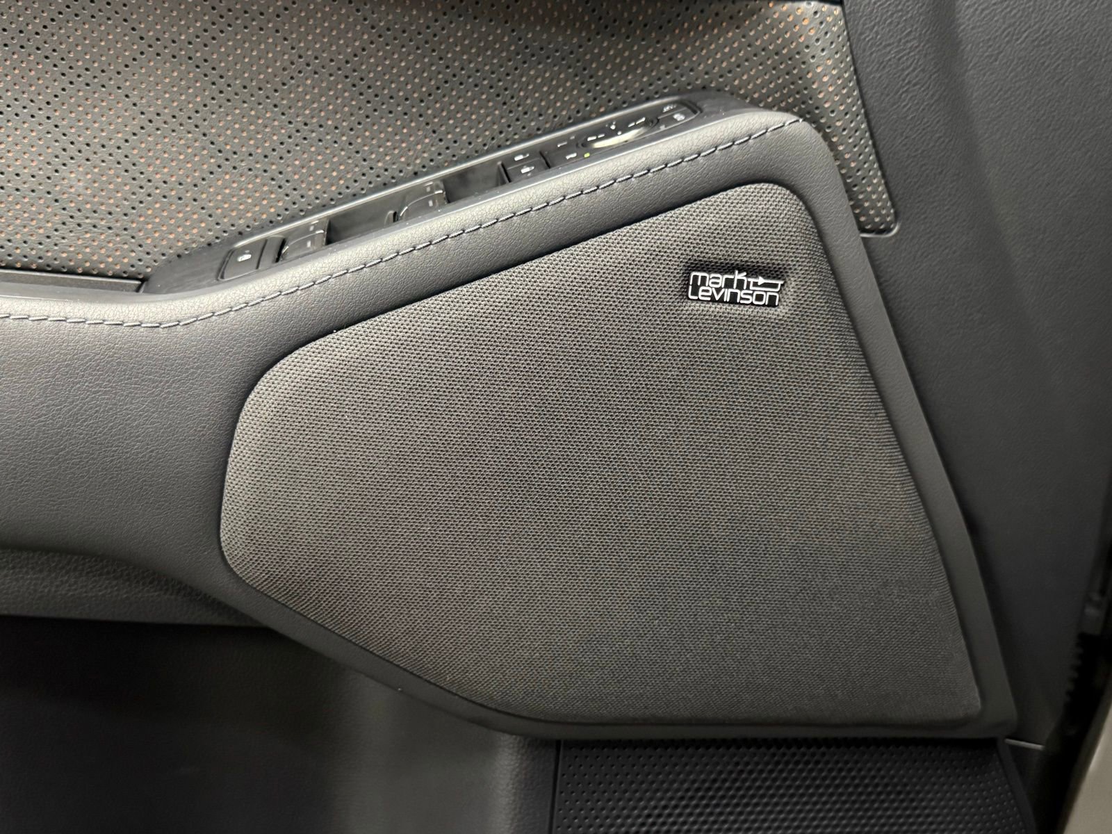 Used 2024 Lexus GX 550 w/ Accessory Package (2T) image 19