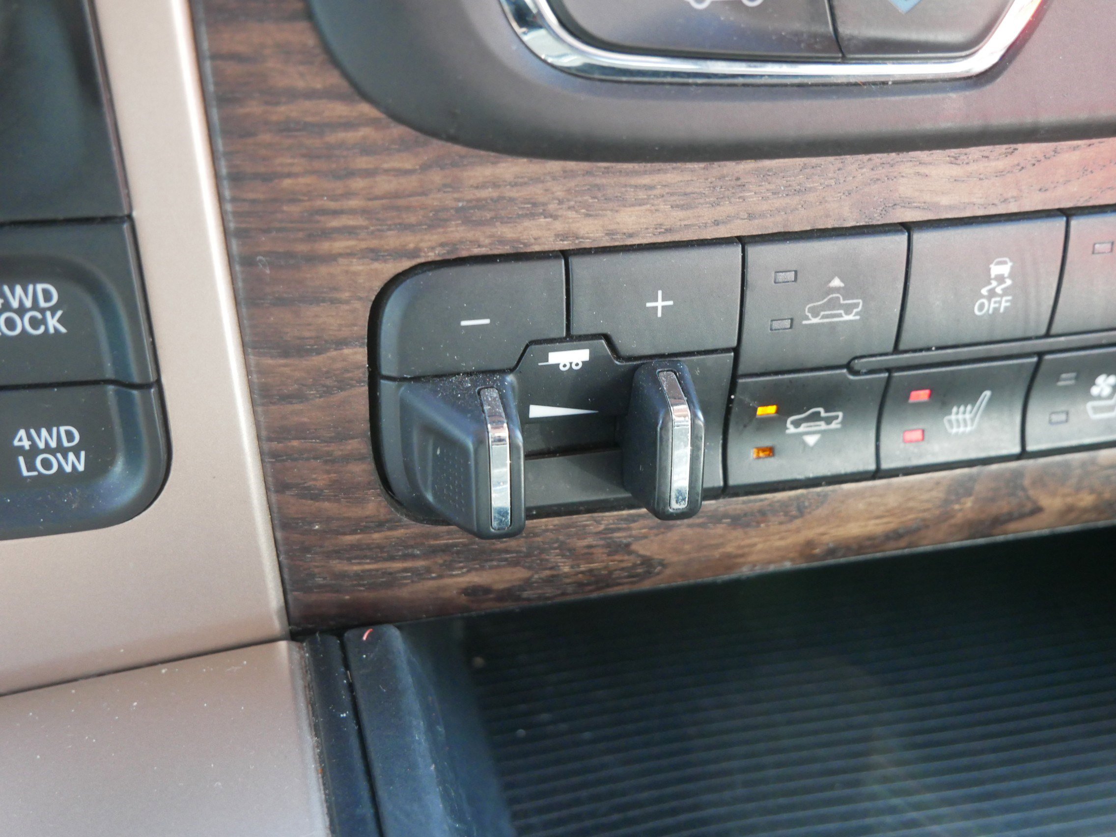 Used 2014 RAM 1500 Laramie Longhorn w/ Convenience Group image 33