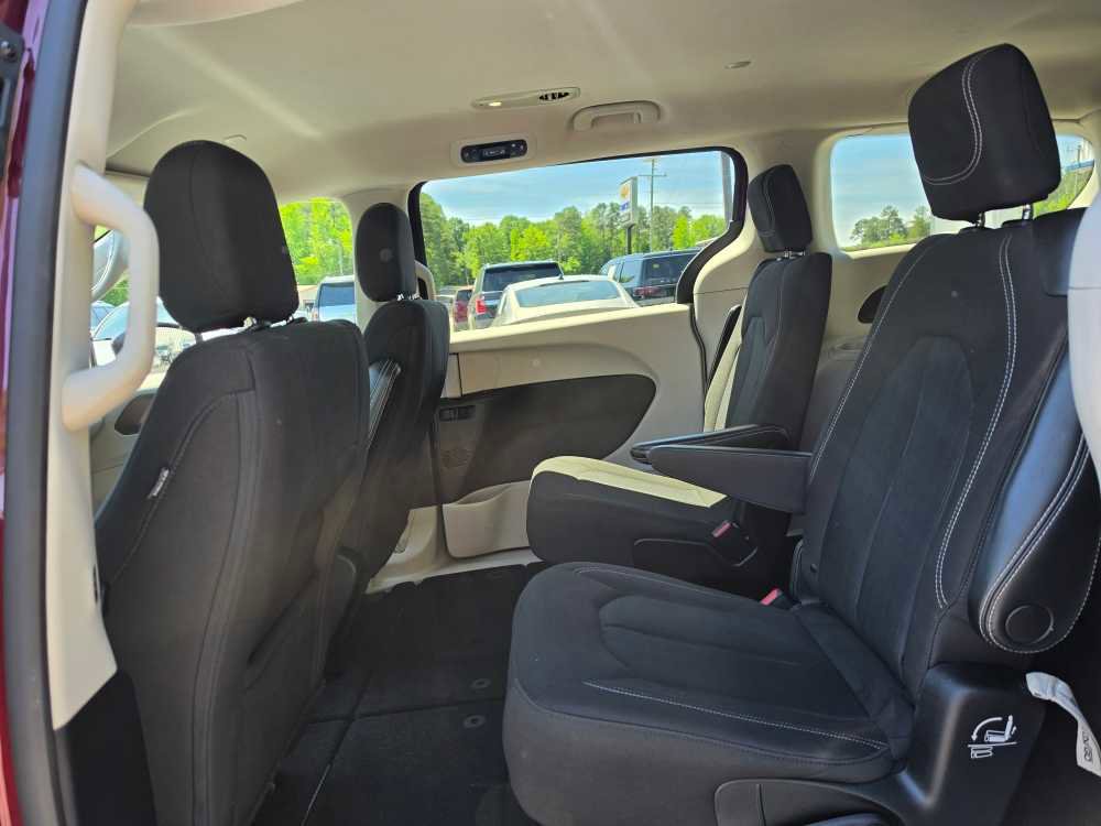 Used 2023 Chrysler Voyager LX FWD image 29