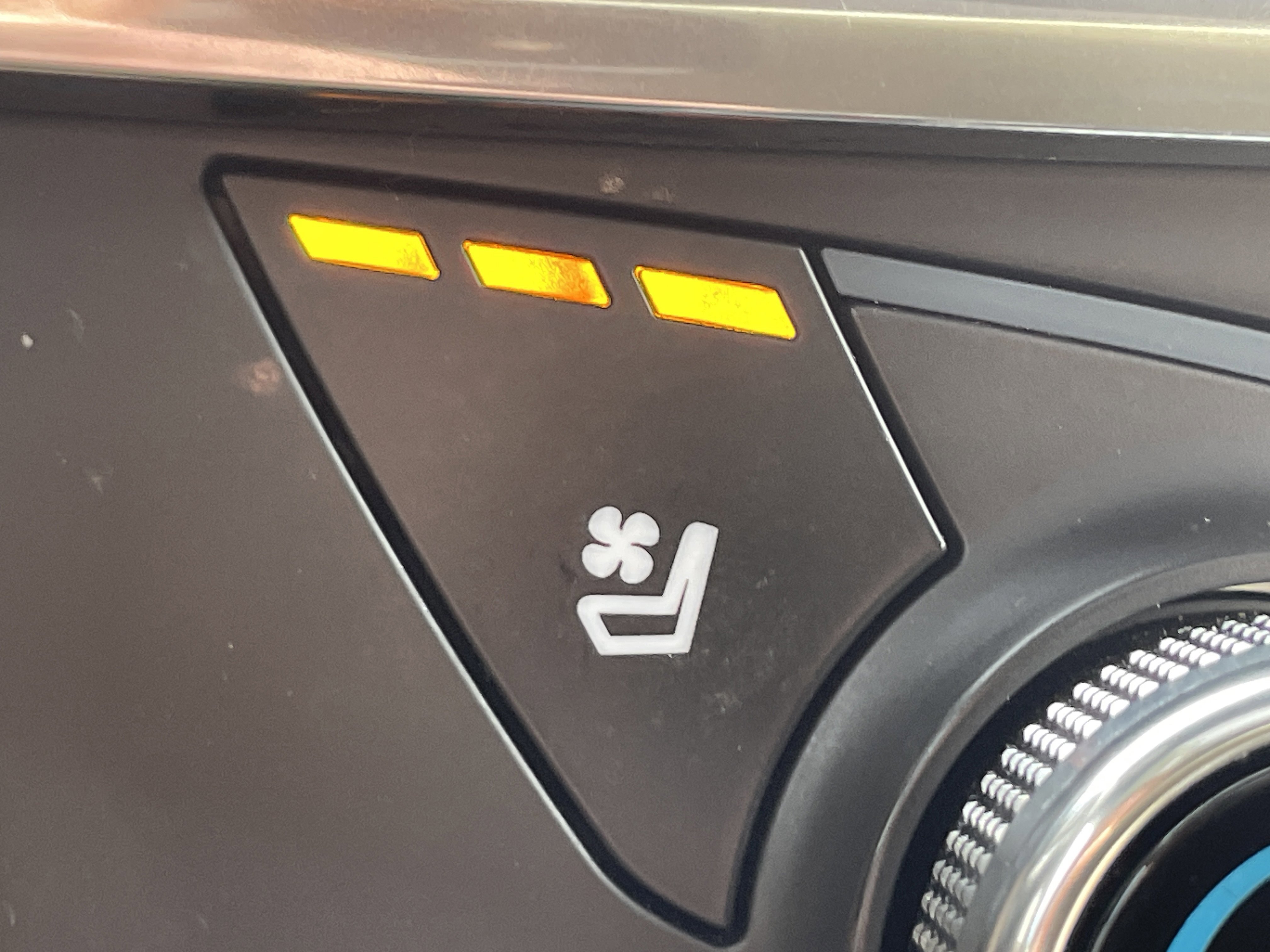 Used 2022 Chevrolet Traverse Premier image 24