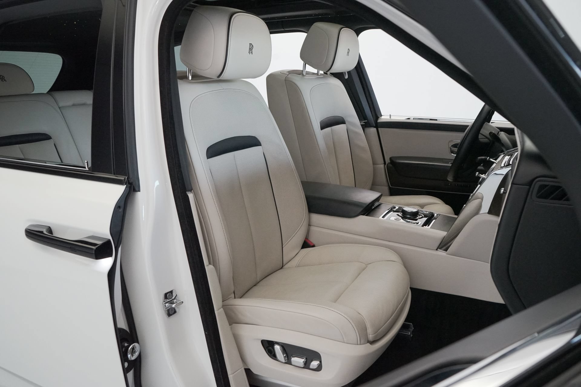 Used 2019 Rolls-Royce Cullinan AWD/4WD image 11