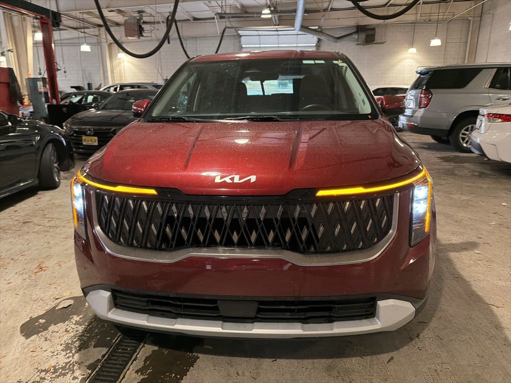 Used 2025 Kia Carnival image 2