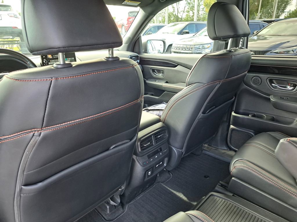 Used 2023 Honda Pilot TrailSport image 11