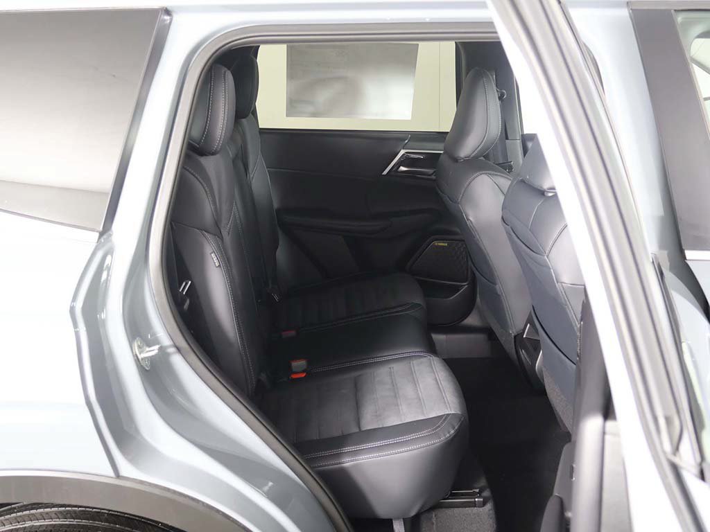 New 2026 Mitsubishi Outlander SE FWD image 33