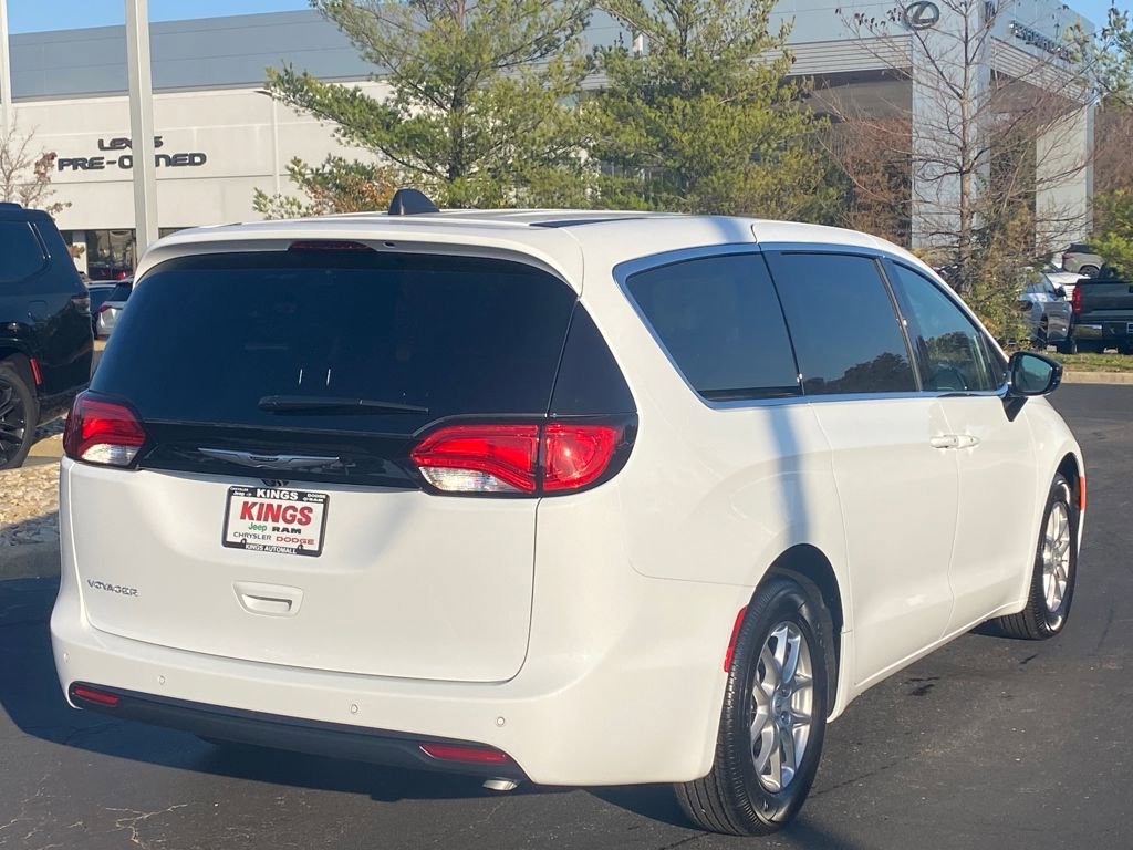 New 2026 Chrysler Voyager LX image 7