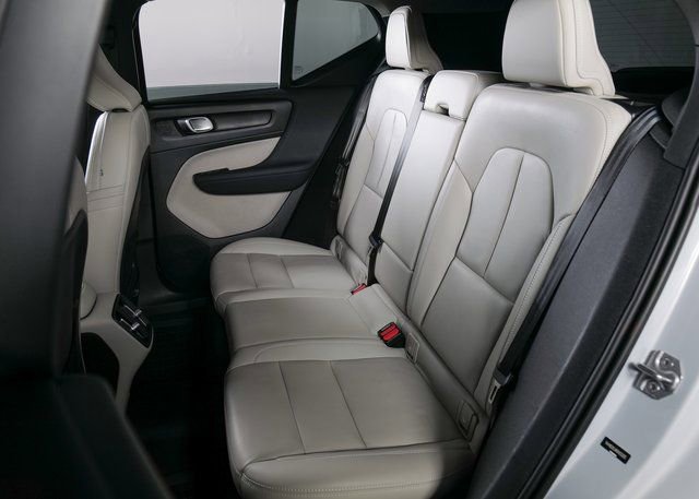 Used 2021 Volvo XC40 T5 Inscription w/ Advanced Package image 12