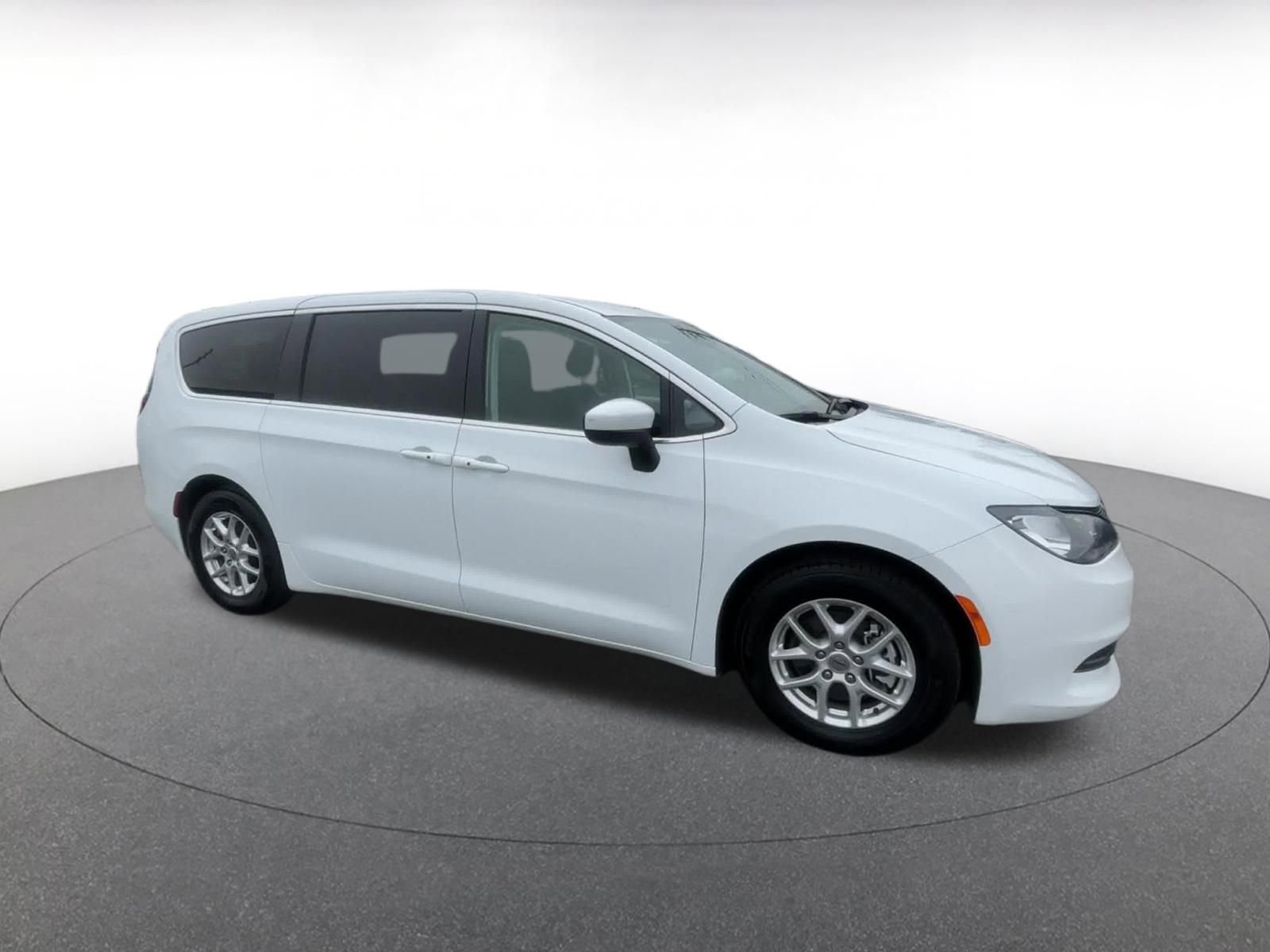 Used 2023 Chrysler Voyager LX video 2