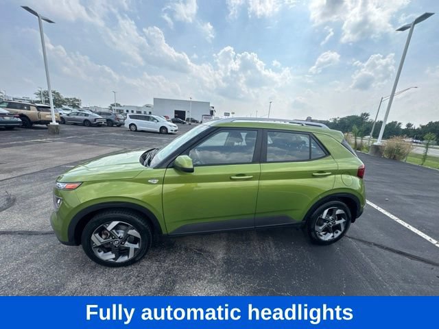 Used 2022 Hyundai Venue SEL FWD image 4