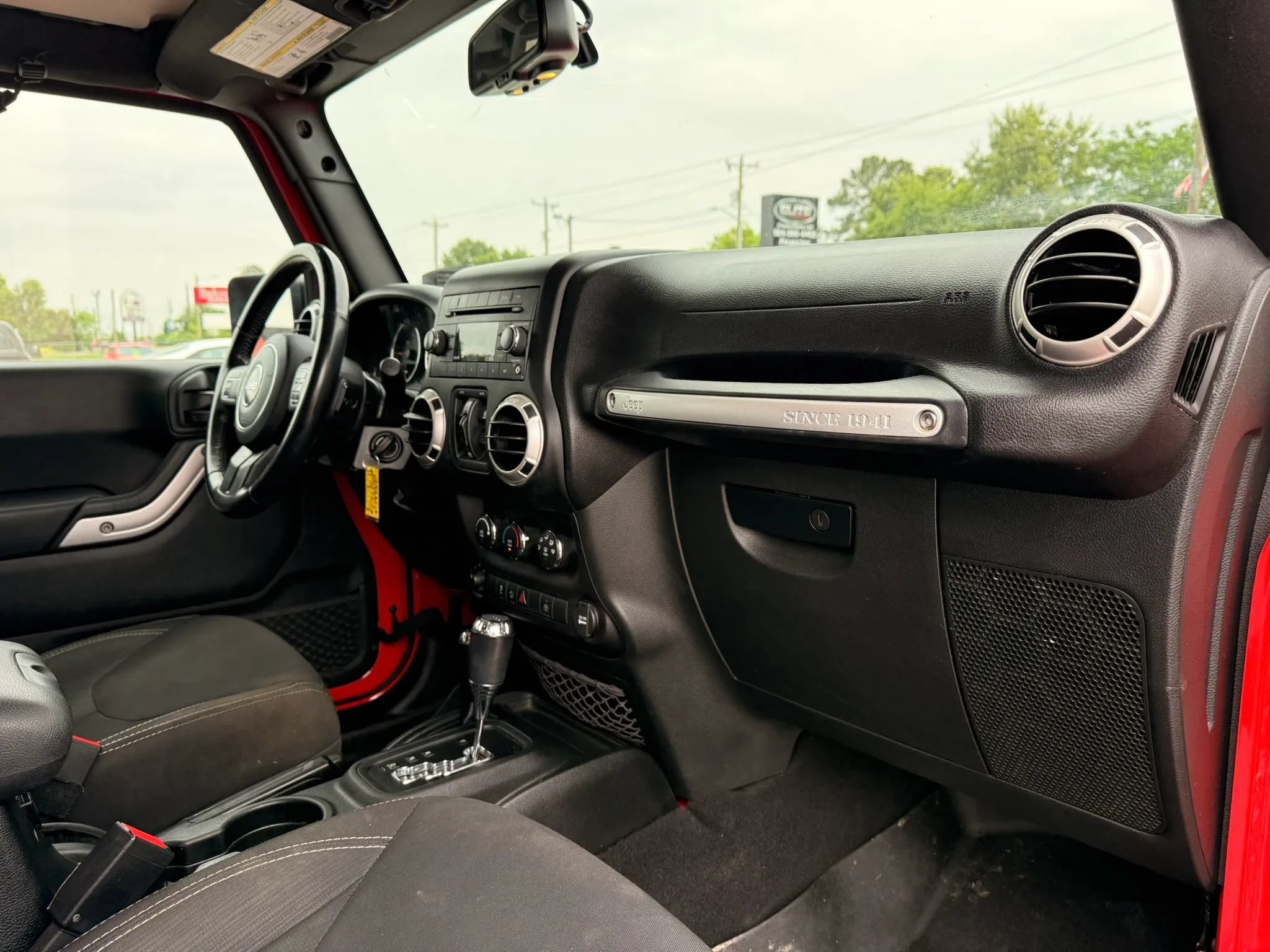 Used 2018 Jeep Wrangler Unlimited Sahara AWD/4WD image 25