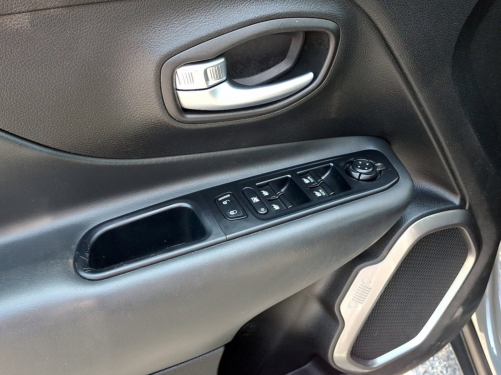 Certified 2020 Jeep Renegade Limited AWD/4WD image 12