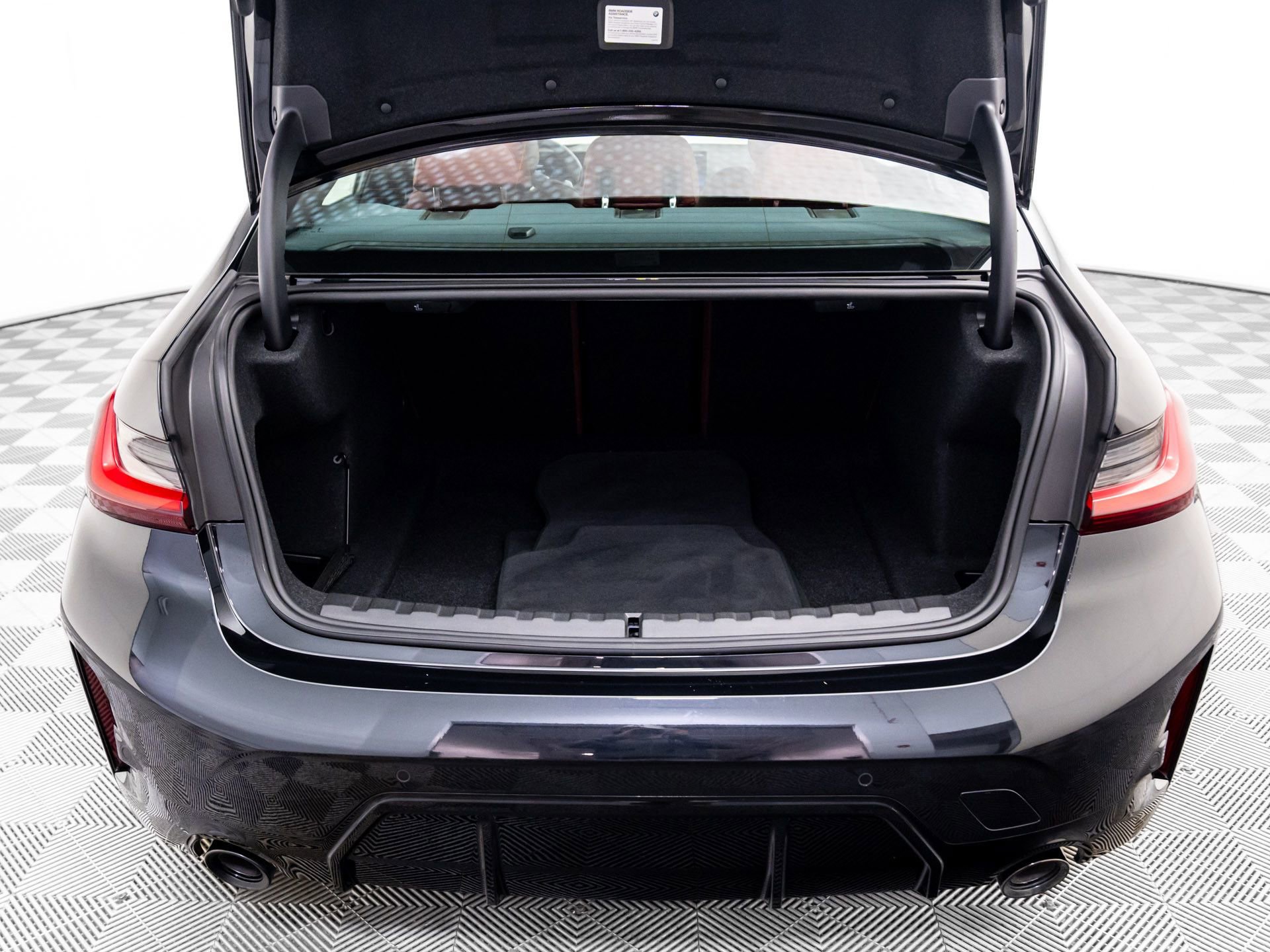 Certified 2024 BMW 330i xDrive Sedan w/ M Sport Package image 31