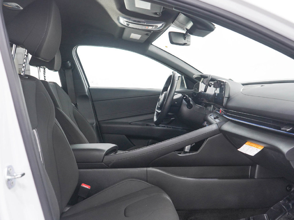 Used 2025 Hyundai Elantra SEL FWD image 11