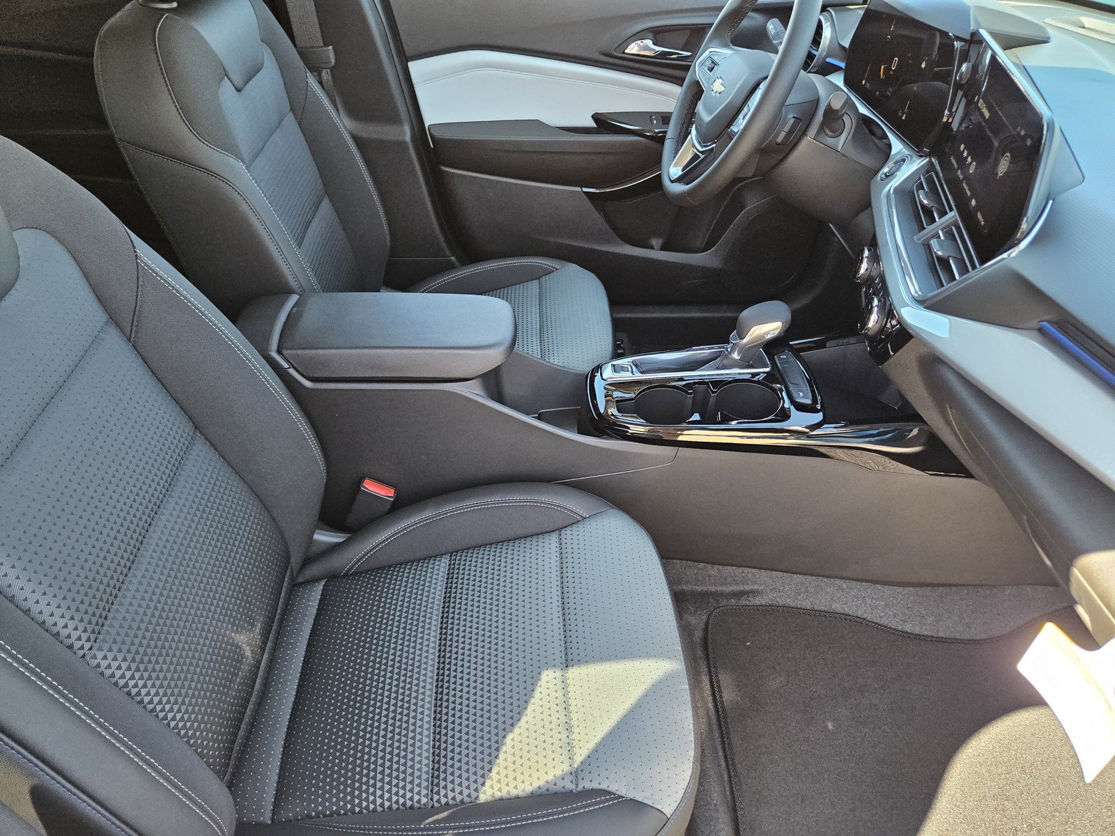 New 2026 Chevrolet Trax LT w/ Driver Confidence Package FWD image 10