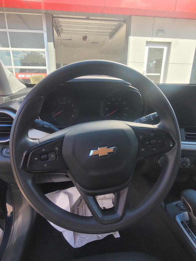Used 2024 Chevrolet Trax LS w/ LS Convenience Package FWD image 24