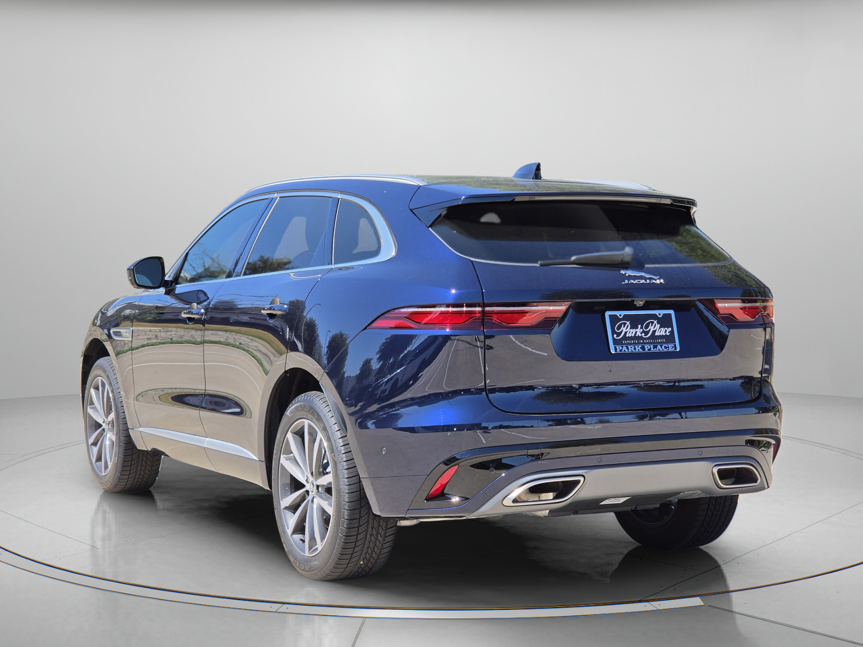 Used 2025 Jaguar F-PACE R-Dynamic S AWD/4WD image 3